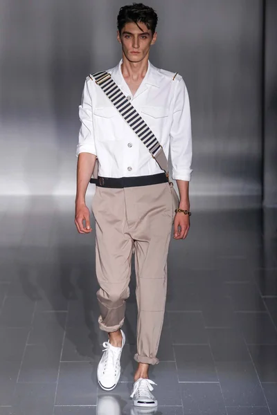 Look 11